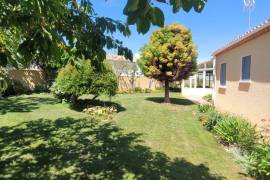 A Spacious House Offering 190 M2 Of Living Space On 1003 M2 Of Land, With Lovely Views And A Superb Landscaped Garden. A Spacious House Offering 190 M2 Of Living Space On 1003 M2 Of Land, With Lovely Views And A Superb Landscaped Garden.