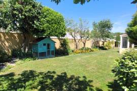 A Spacious House Offering 190 M2 Of Living Space On 1003 M2 Of Land, With Lovely Views And A Superb Landscaped Garden. A Spacious House Offering 190 M2 Of Living Space On 1003 M2 Of Land, With Lovely Views And A Superb Landscaped Garden.