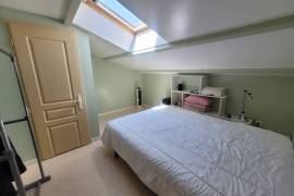 A Spacious House Offering 190 M2 Of Living Space On 1003 M2 Of Land, With Lovely Views And A Superb Landscaped Garden. A Spacious House Offering 190 M2 Of Living Space On 1003 M2 Of Land, With Lovely Views And A Superb Landscaped Garden.