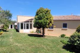 A Spacious House Offering 190 M2 Of Living Space On 1003 M2 Of Land, With Lovely Views And A Superb Landscaped Garden. A Spacious House Offering 190 M2 Of Living Space On 1003 M2 Of Land, With Lovely Views And A Superb Landscaped Garden.