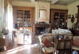 Stunning Domaine On The Canal Du Midi With Chateau, Cottages And Annexes On A Plot Of 5.63 Ha.