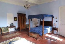 Stunning Domaine On The Canal Du Midi With Chateau, Cottages And Annexes On A Plot Of 5.63 Ha.