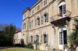 Stunning Domaine On The Canal Du Midi With Chateau, Cottages And Annexes On A Plot Of 5.63 Ha.