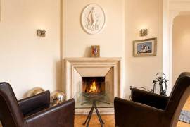 5 min KaDeWe: Upscale 5-room family home with sauna and balcony