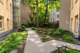 Vacant: Newly Renovated Spacious 3 Room Apartment in Moabit