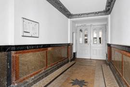 Vacant: Newly Renovated Spacious 3 Room Apartment in Moabit