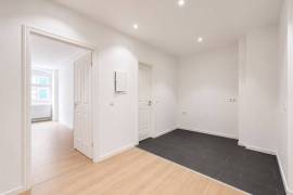 Vacant: Newly Renovated Spacious 3 Room Apartment in Moabit