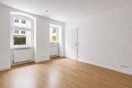 Vacant: Newly Renovated Spacious 3 Room Apartment in Moabit