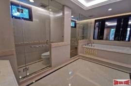 Detached House 4 bedrooms, 5 bathrooms, secured compound, closed to Asoke intersection, BTS and subway! Detached House 4 bedrooms, 5 bathrooms, secured compound, closed to Asoke intersection, BTS and subway!
