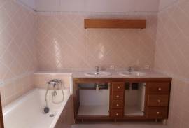 7 room, 208m2 House for sale in Lespignan - 189 000 € * 7 room, 208m2 House for sale in Lespignan - 189 000 € *