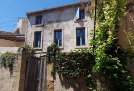 7 room, 208m2 House for sale in Lespignan - 189 000 € *