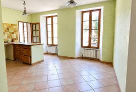 7 room, 208m2 House for sale in Lespignan - 189 000 € * 7 room, 208m2 House for sale in Lespignan - 189 000 € *