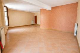 7 room, 208m2 House for sale in Lespignan - 189 000 € * 7 room, 208m2 House for sale in Lespignan - 189 000 € *