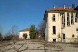 Two buildings and large plot of land near Ruse