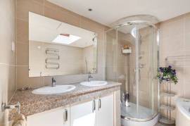 Exclusive Modern House with Authentic Character, Wine Cellar and Panoramic Views