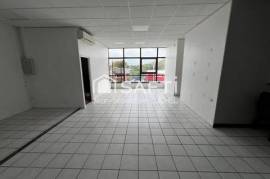 Local commercial de 88 m2 avec vitrine