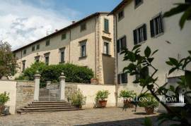 Prestigious Historic Hamlet with Villa and Agritourism near Arezzo
