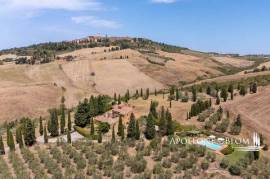 Stone farmhouse with pool, olive grove and annexes, Pienza – Tuscany