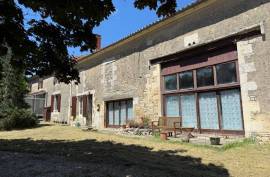 Country Home with Indoor Pool Between Villefagnan and Ruffec - €145150