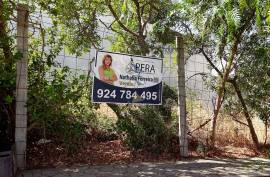 Urban land of 155 m2 intended for commerce or services and hotels or housing in Parchal -Lagoa