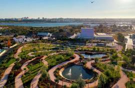 Urban land of 155 m2 intended for commerce or services and hotels or housing in Parchal -Lagoa