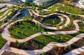 Urban land of 155 m2 intended for commerce or services and hotels or housing in Parchal -Lagoa