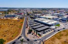 Urban land of 155 m2 intended for commerce or services and hotels or housing in Parchal -Lagoa