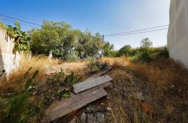 Urban land of 155 m2 intended for commerce or services and hotels or housing in Parchal -Lagoa
