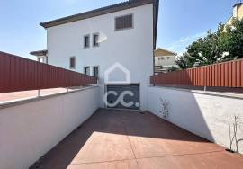 Detached stone villa with four bedrooms, with furniture included. Detached stone villa with four bedrooms, with furniture included.