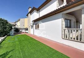 Detached stone villa with four bedrooms, with furniture included. Detached stone villa with four bedrooms, with furniture included.