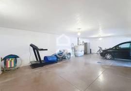Detached stone villa with four bedrooms, with furniture included. Detached stone villa with four bedrooms, with furniture included.