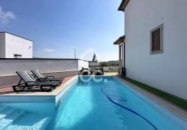 Detached stone villa with four bedrooms, with furniture included. Detached stone villa with four bedrooms, with furniture included.