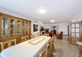 Detached stone villa with four bedrooms, with furniture included. Detached stone villa with four bedrooms, with furniture included.