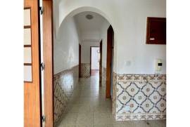 Apartamento T2 com garagem box, no Estoril