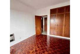 Apartamento T2 com garagem box, no Estoril