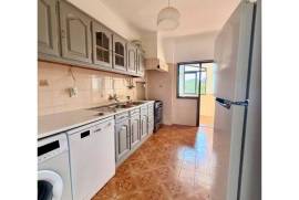 Apartamento T2 com garagem box, no Estoril