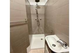 Apartamento T2 com garagem box, no Estoril