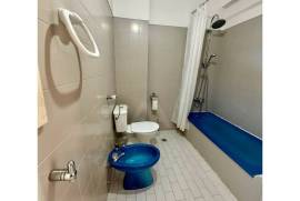 Apartamento T2 com garagem box, no Estoril