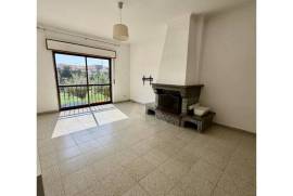 Apartamento T2 com garagem box, no Estoril