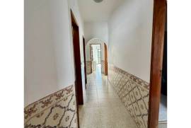 Apartamento T2 com garagem box, no Estoril