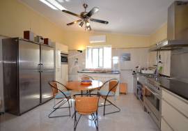 Classic 5‑Bed. Villa with Fantastic Sea and Countryside Views