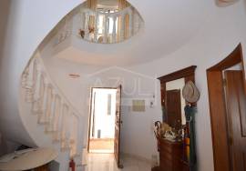 Classic 5‑Bed. Villa with Fantastic Sea and Countryside Views