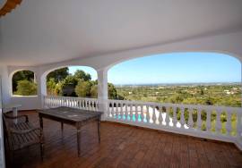Classic 5‑Bed. Villa with Fantastic Sea and Countryside Views