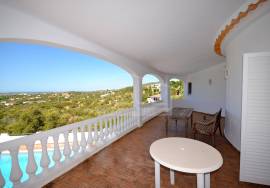 Classic 5‑Bed. Villa with Fantastic Sea and Countryside Views