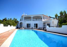 Classic 5‑Bed. Villa with Fantastic Sea and Countryside Views