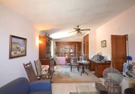 Classic 5‑Bed. Villa with Fantastic Sea and Countryside Views