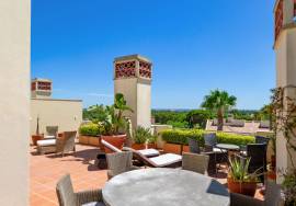 Vilamoura – Palmyra Residence: Top-Floor T3, 80sqm Rooftop Terrace, Private Lift