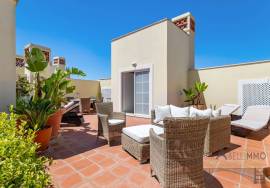 Vilamoura – Palmyra Residence: Top-Floor T3, 80sqm Rooftop Terrace, Private Lift