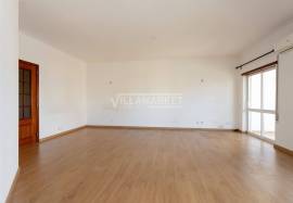 Bright 2 bedroom apartment with 2 bathrooms and large balcony located in the city center of Lagos