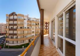 Bright 2 bedroom apartment with 2 bathrooms and large balcony located in the city center of Lagos